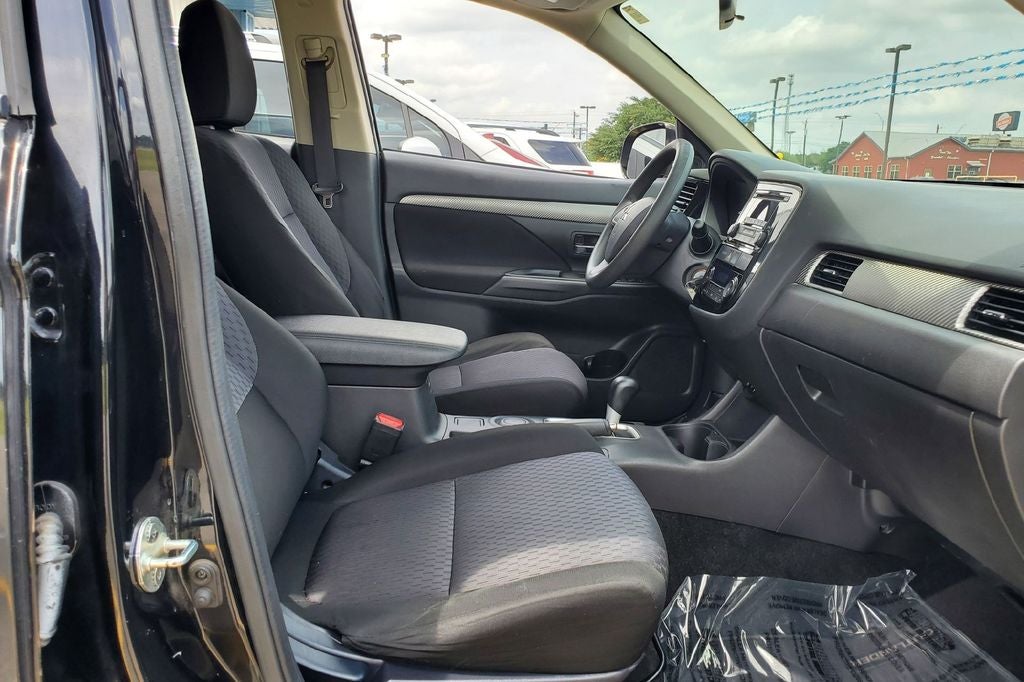 2014 Mitsubishi Outlander ES