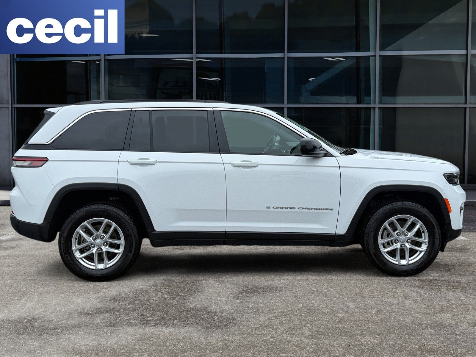 2025 Jeep Grand Cherokee Laredo
