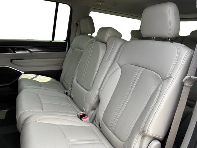 2024 Jeep Wagoneer 4x2