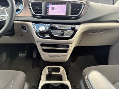2023 Chrysler Voyager (fleet-only) LX