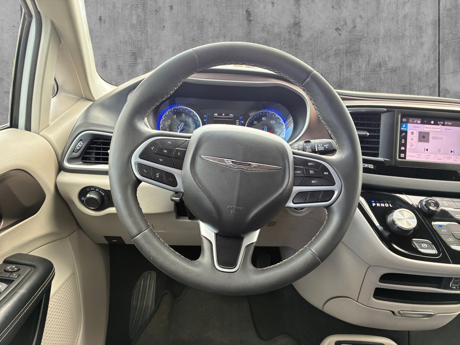 2023 Chrysler Voyager (fleet-only) LX