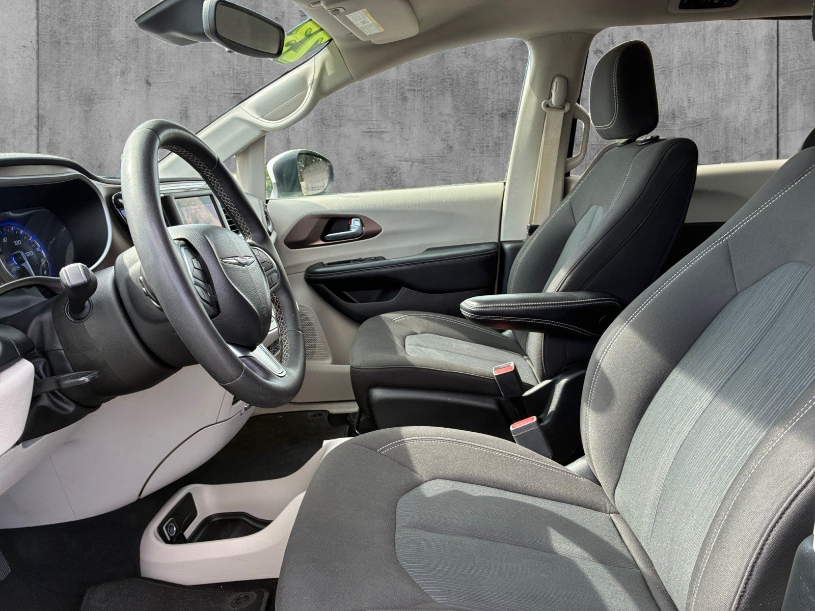 2023 Chrysler Voyager (fleet-only) LX