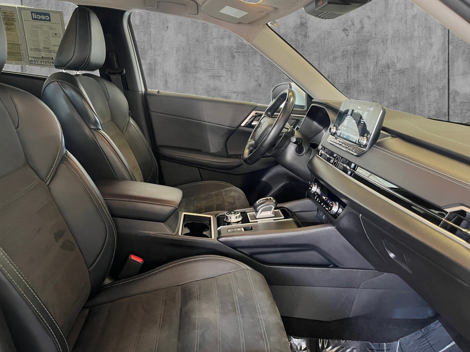 2024 Mitsubishi Outlander SE