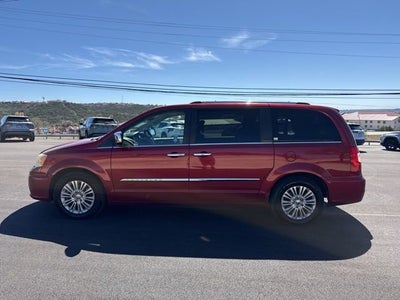 2015 Chrysler Town & Country Limited Platinum