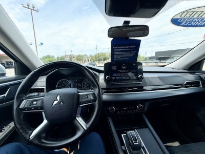 2024 Mitsubishi Outlander SE
