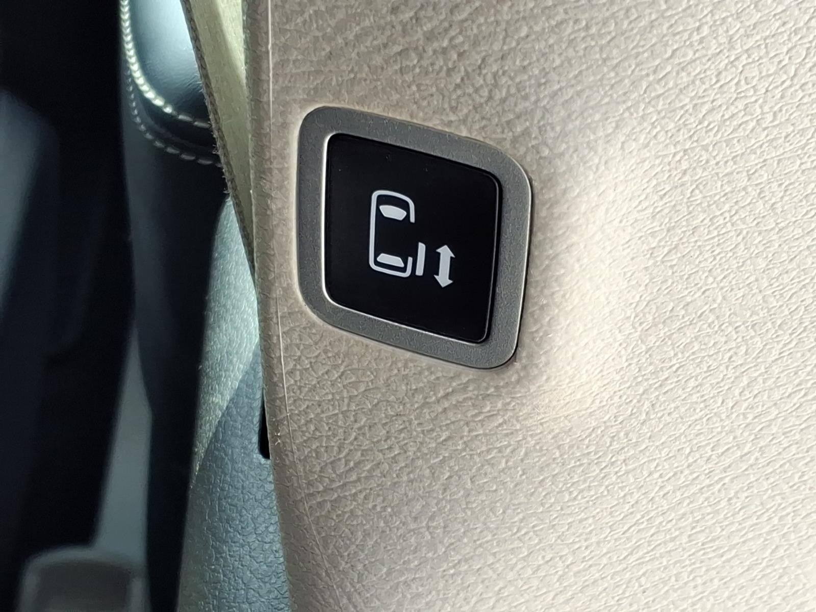 2023 Chrysler Voyager (fleet-only) LX