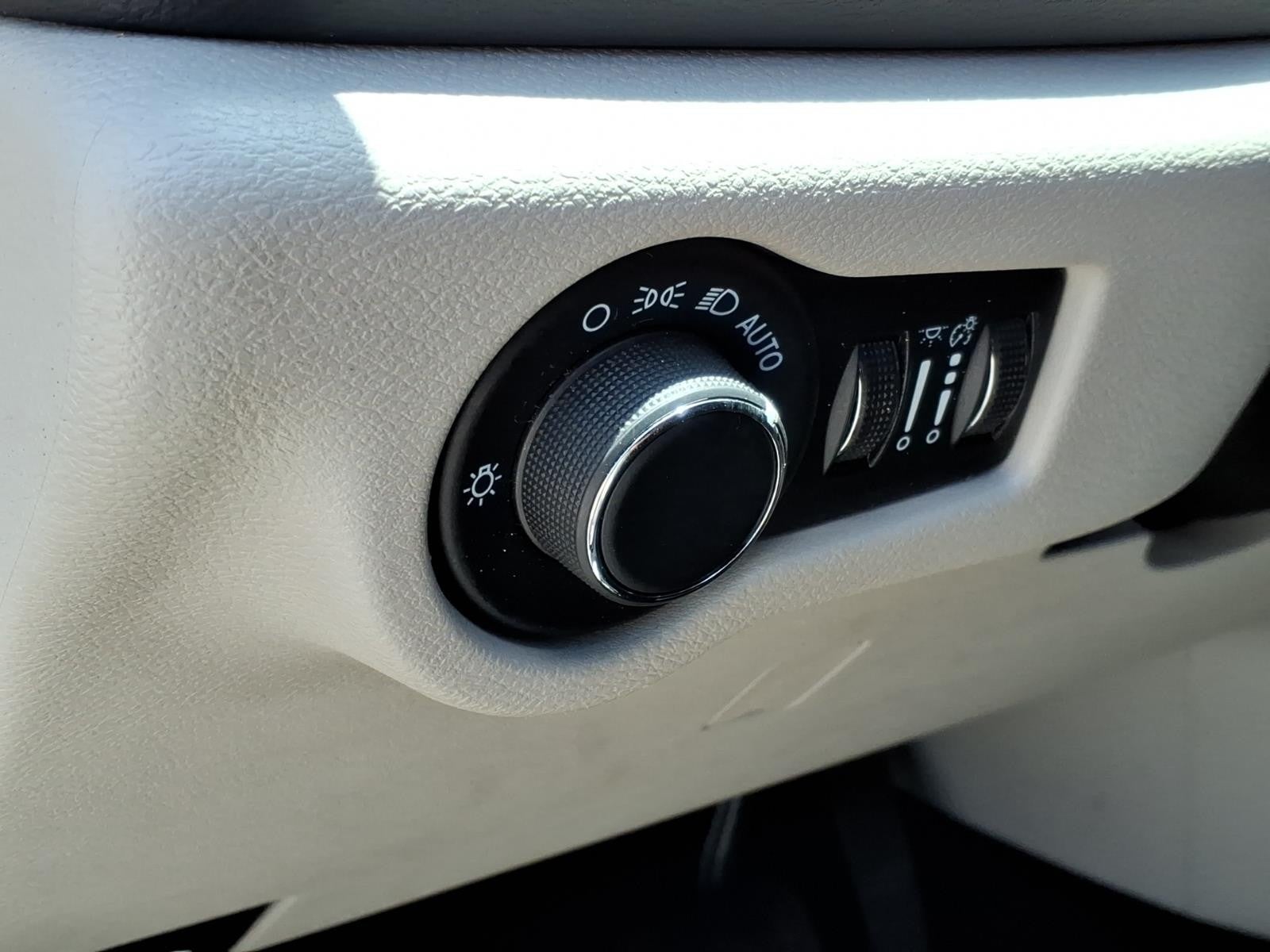 2023 Chrysler Voyager (fleet-only) LX