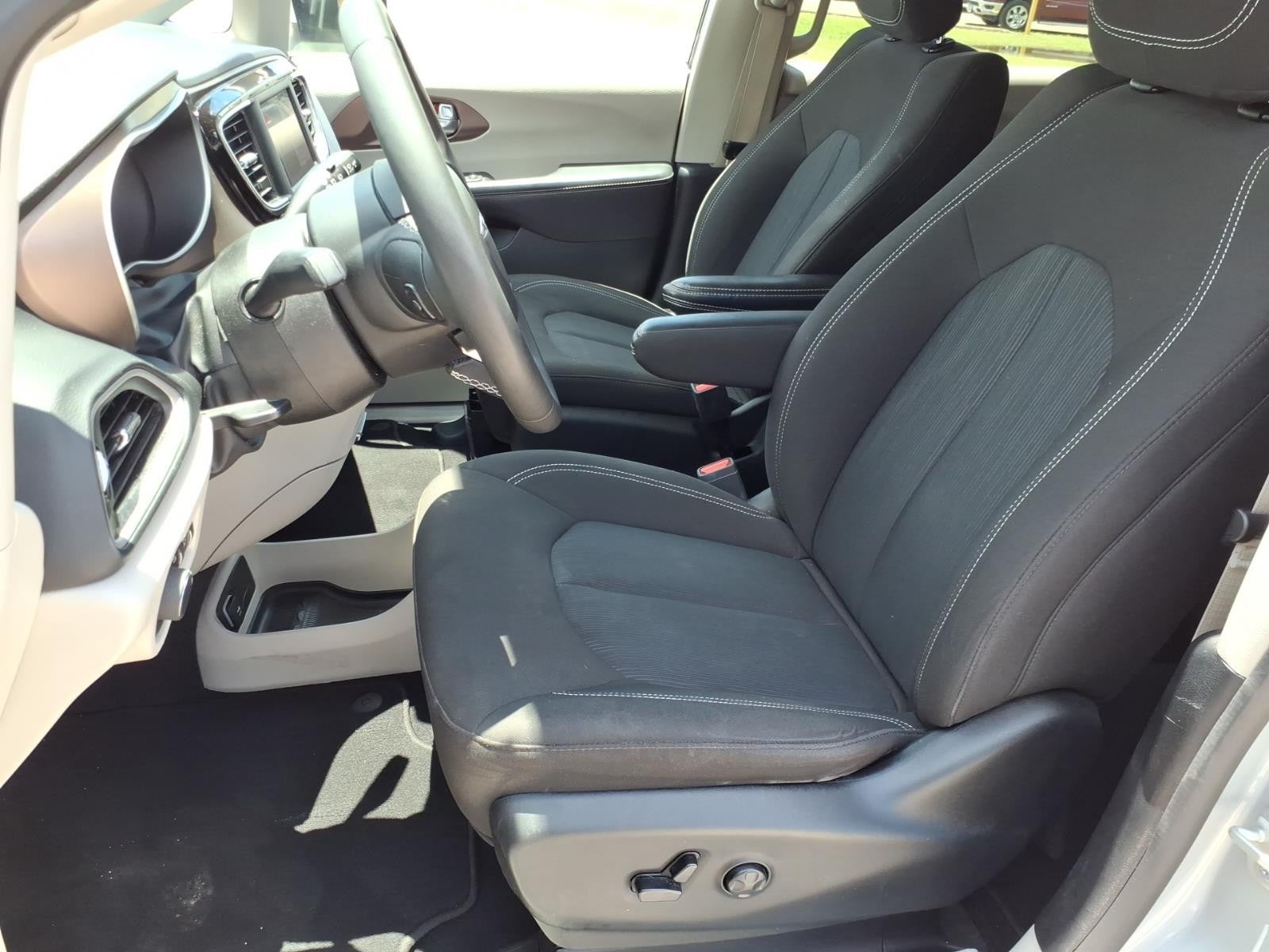 2023 Chrysler Voyager (fleet-only) LX