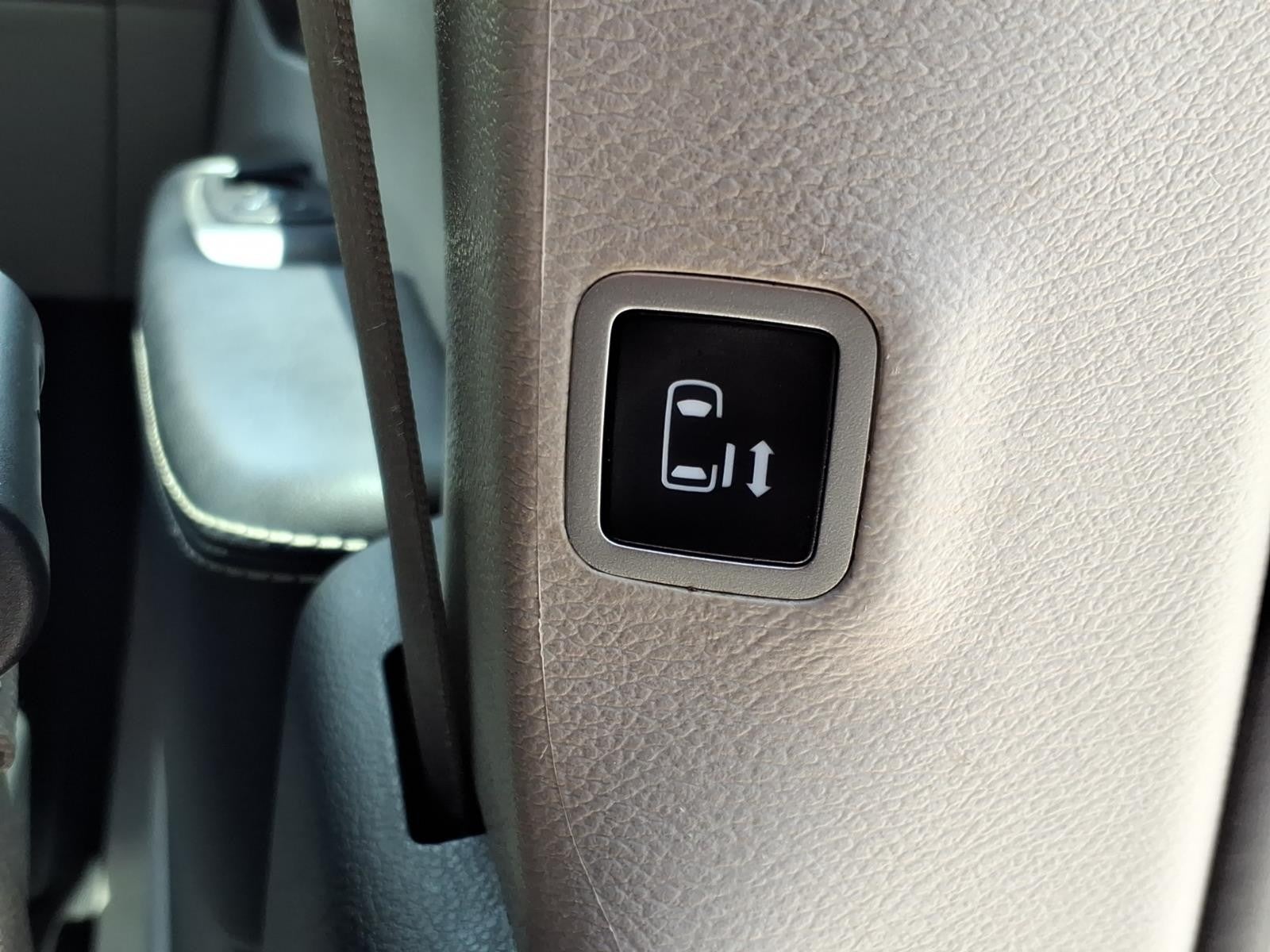2023 Chrysler Voyager (fleet-only) LX