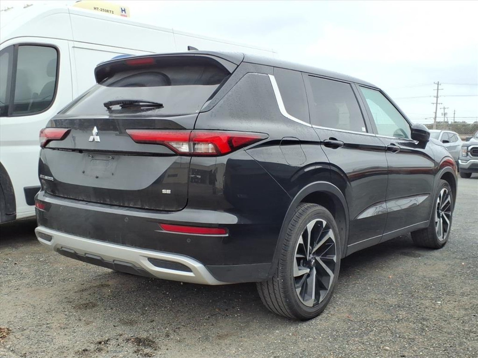 2024 Mitsubishi Outlander SE