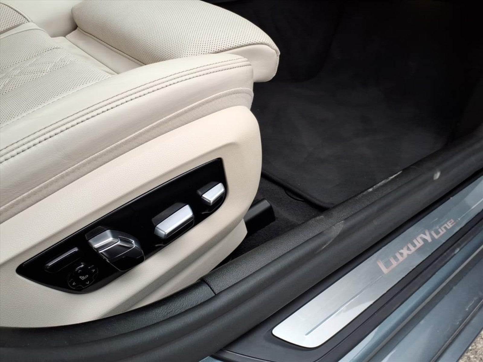 2019 BMW 5 Series 540i